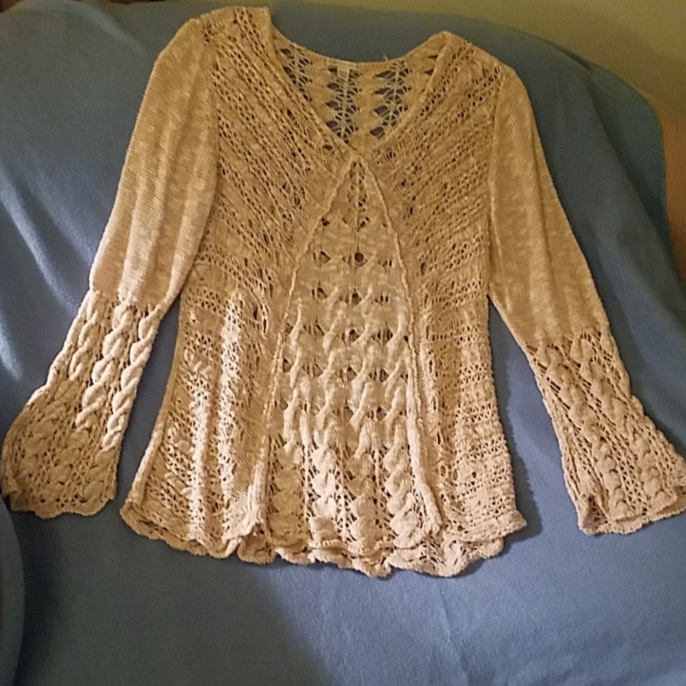 Lightweight sweater
